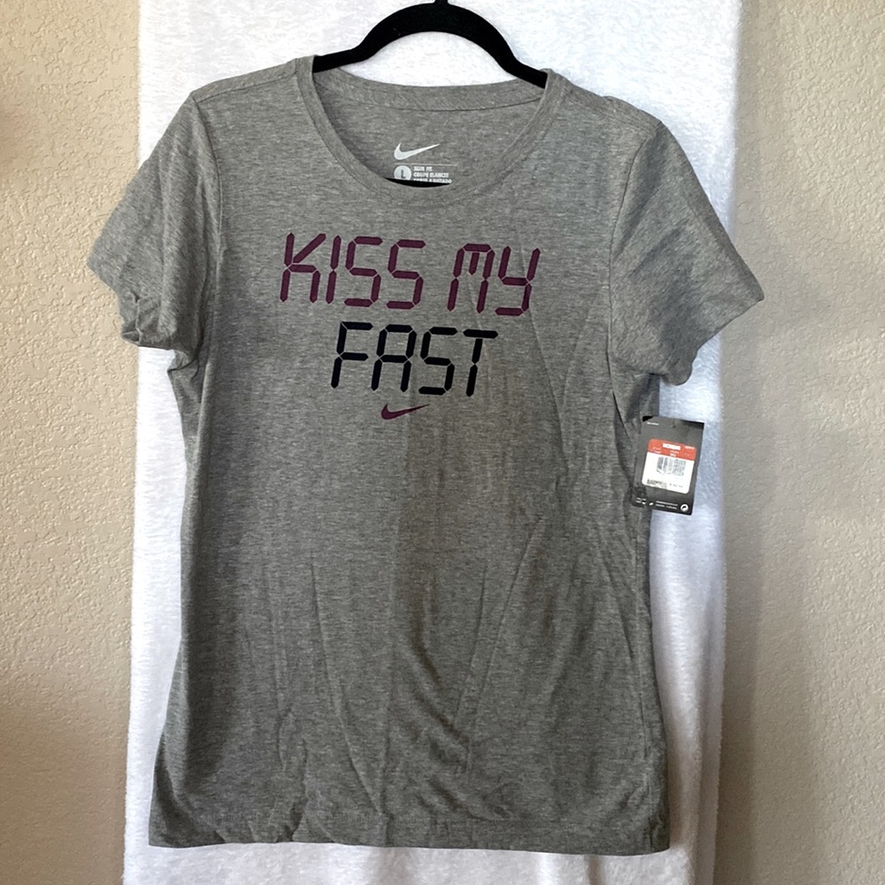Nike Women's Slim Fit Kiss My Fast Gray Short Sleeve Graphic T Shirt - Size: L